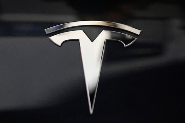 Электромобили Tesla получили русифицированный интерфейс