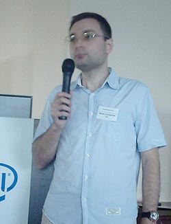 Руководитель направления по внедрению мобильных платформ Intel Вадим Сухомлинов 