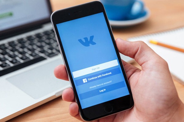 Петербуржцы налаживают связь с госорганами ВКонтакте