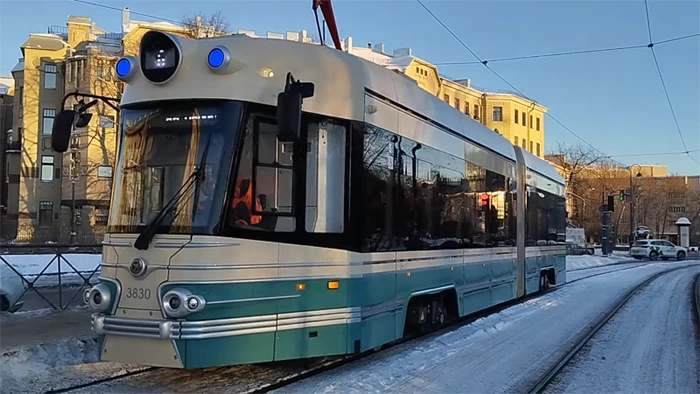 Умный трамвай «Довлатов» на улицах Петербурга