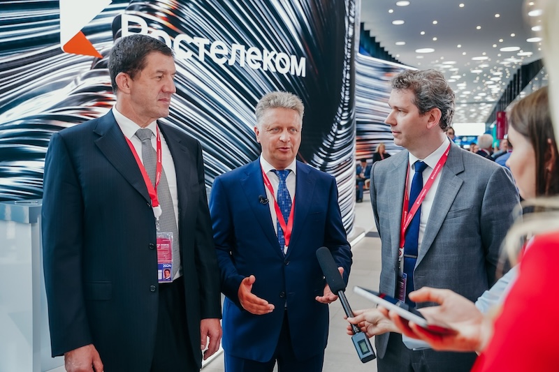 АВТОВАЗ, ИТЭЛМА и «Ростелеком» подписали соглашение на ПМЭФ-2024 о создании цифровой экосистемы для автомобилей на базе российской ОС «Аврора»