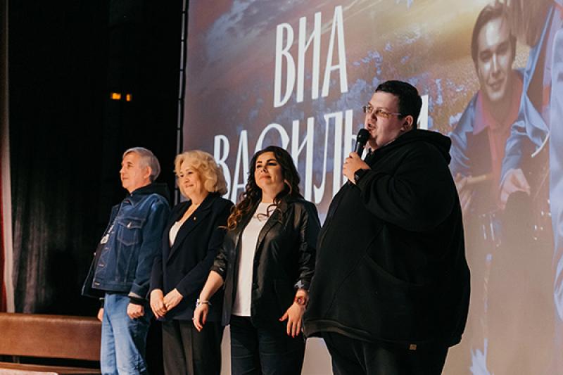 «Посети ты Апатиты» — у заполярного города появился новый гимн из сериала «ВИА “Васильки”» от Wink.ru