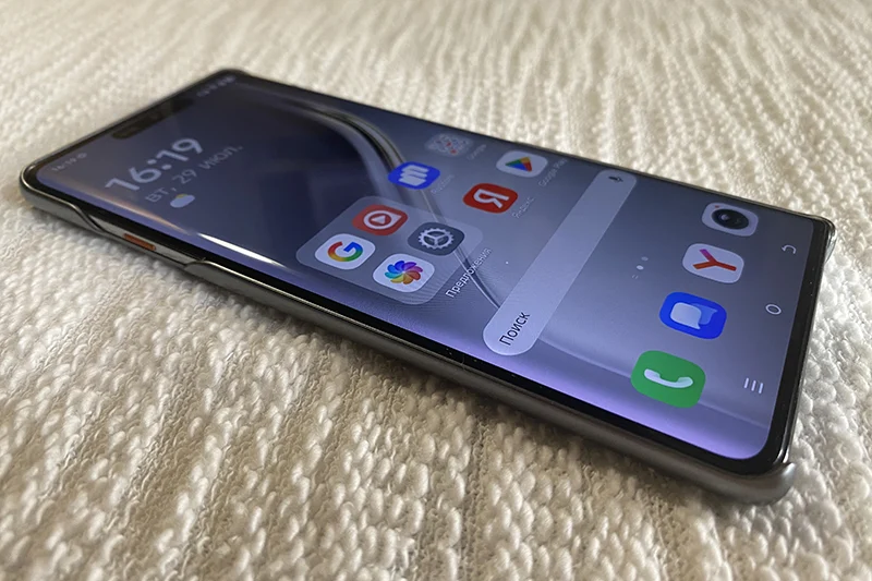Экран TECNO Camon 40 Pro с закругленными сторонами