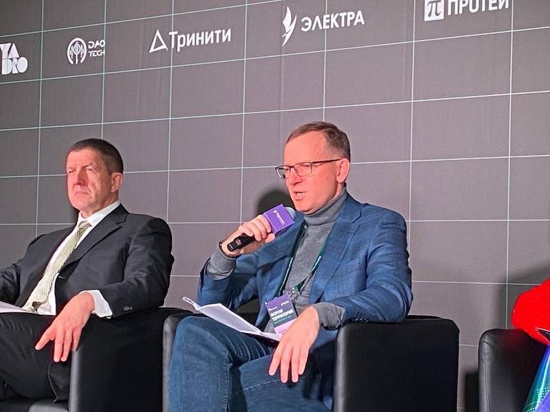 Президент ПАО «Ростелеком» Михаил Осеевский и Заместитель министра цифрового развития, связи и массовых коммуникаций РФ Дмитрий Угнивенко