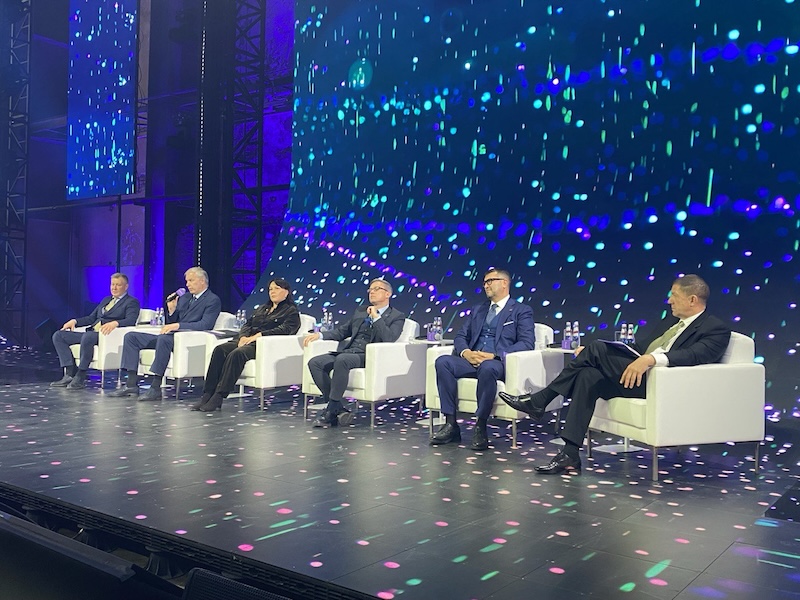 Участники сессии «Роль цифрового интегратора в экономике России: мнение лидеров рынка» Участники сессии «Роль цифрового интегратора в экономике России: мнение лидеров рынка»