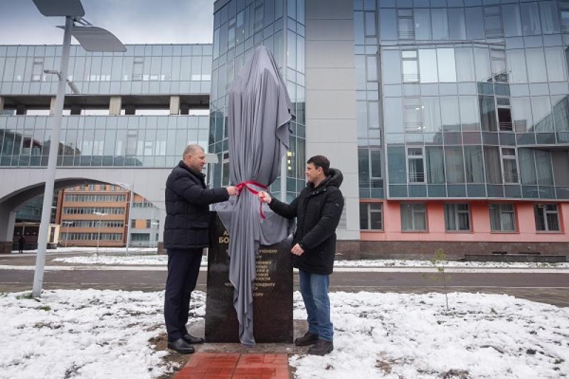 Первый в России памятник Бонч-Бруевичу открыли в Санкт-Петербурге