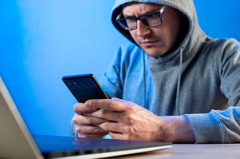 ВТБ рассказал про популярные схемы мошенников на Новый год