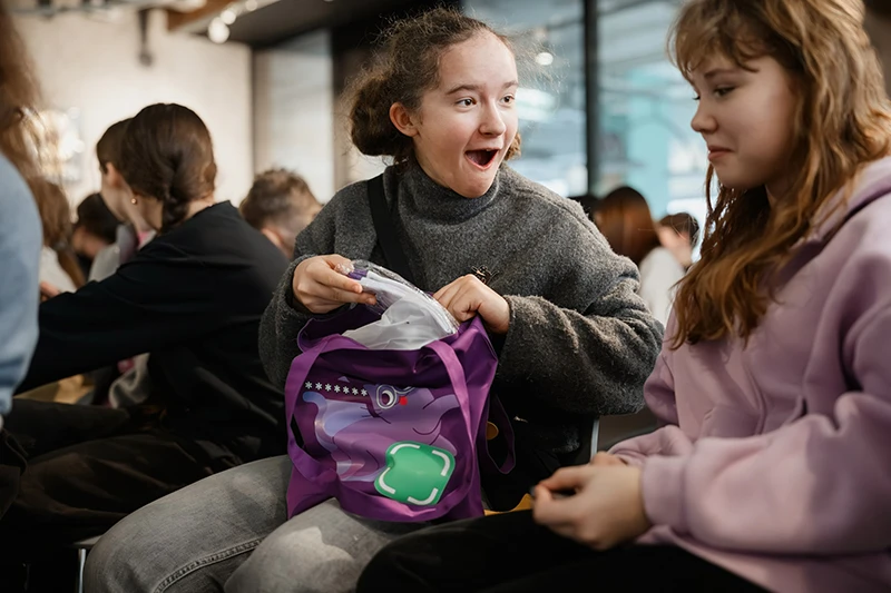 Авторы наиболее интересных вопросов получили призы  &mdash; мерч от Авито