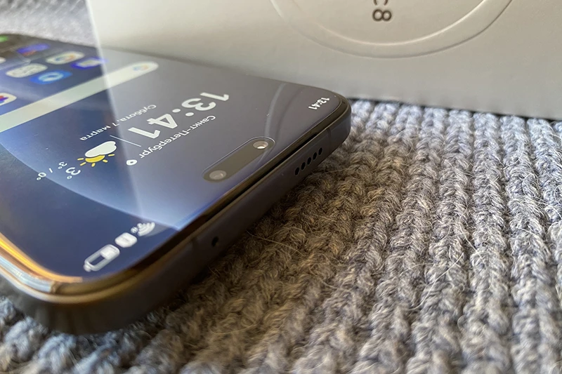 Верхний торец и фронтальная камера HONOR Magic 8 Pro. Угол обзора