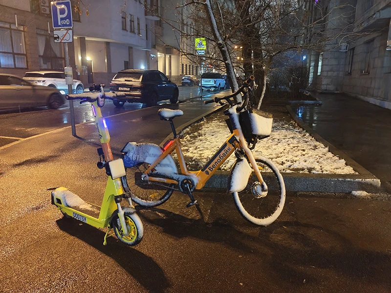 Съемка в сумерках: изображение достаточно четкое, не размытое, хорошо переданы цвета