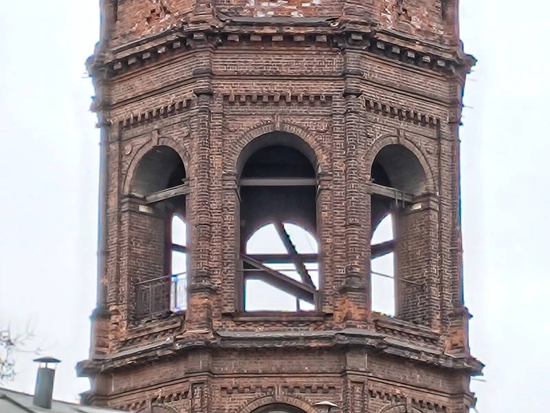 Съемка с максимальным зумом 15X, объект на расстоянии примерно 50 метров: сохранилась неплохая четкость