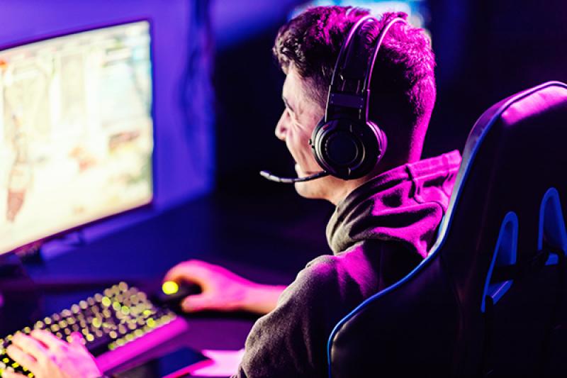 OpenAI Five против игроков Dota 2: чему нейросеть научилась через миллионы матчей с собой