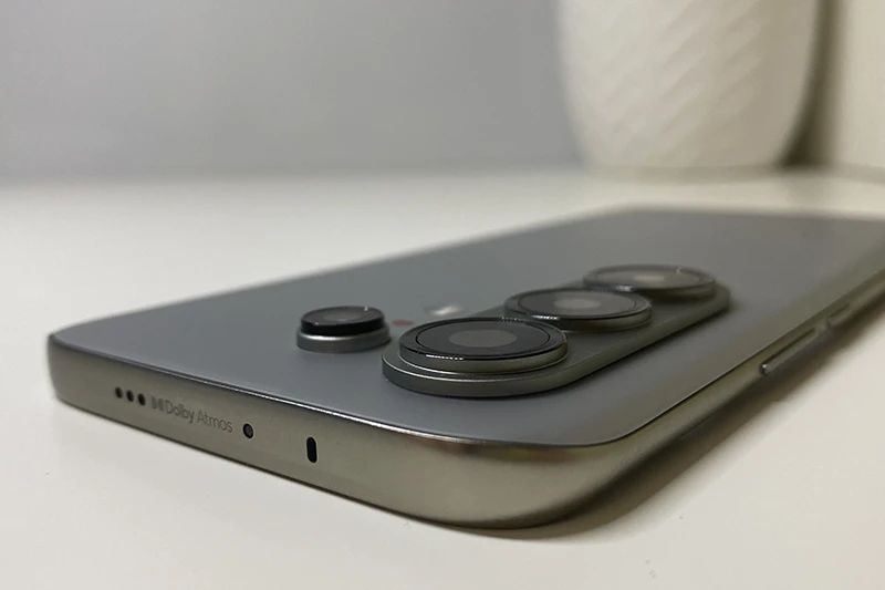 Tecno Camon 50 Ultra 5G оснащен стереодинамиками Tecno Camon 50 Ultra 5G оснащен стереодинамиками