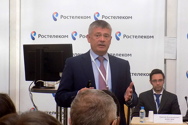 Вице-президент — директор МРФ «Северо-Запад» ПАО «Ростелеком» Андрей Балаценко на форуме «Формирование рынка Интернета Вещей»